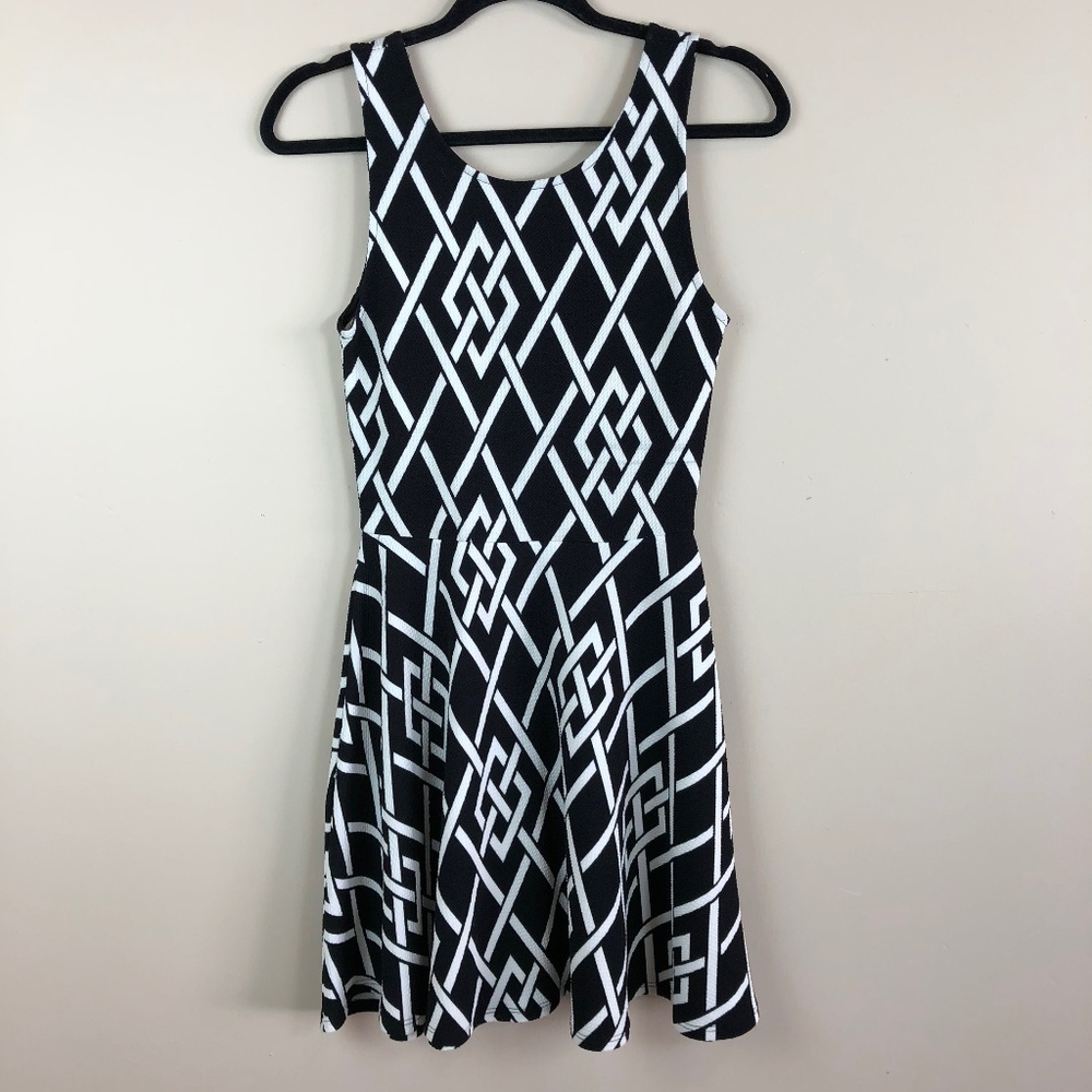 Alya Geometric Skater Dress Size Small